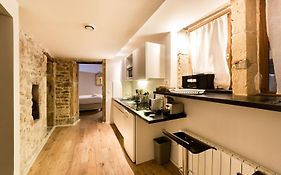 La suite Bibliothèque - fully equipped appartment in Vieux Lyon Old Town
